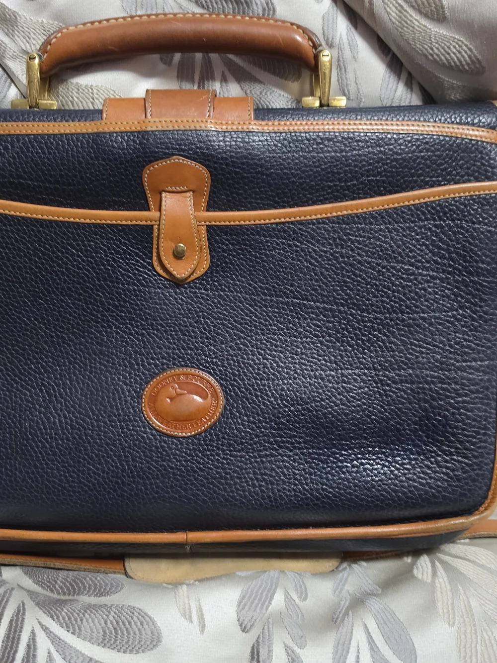 Dooney & Bourke Vintage Leather Laptop Bag – Navy & Tan